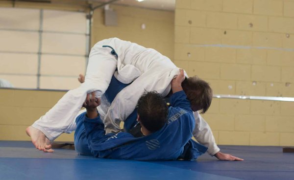 Comment renforcer les ligaments et tendons pour éviter les blessures en Jiu-Jitsu Brésilien?